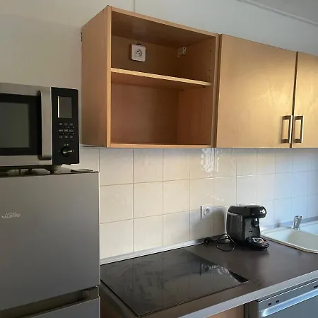 Cozy Oasis: Quiet 2-room With Terrace And Free Parking