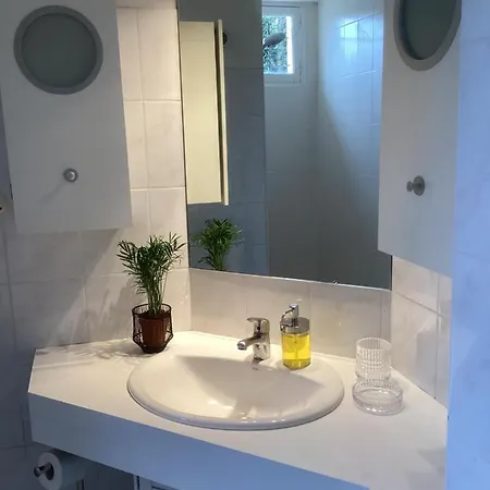 Cozy Oasis: Quiet 2-room With Terrace And Free Parking Holiday home Toulouse