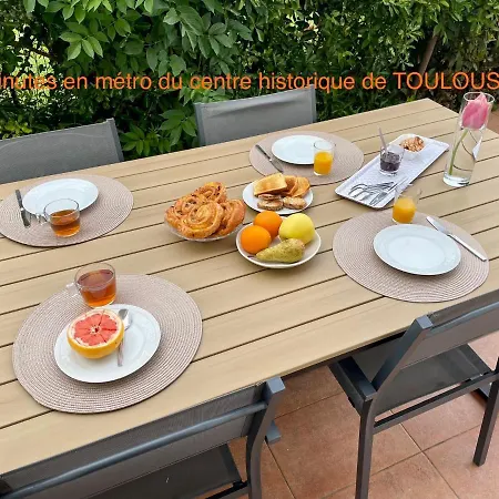 Holiday home Cozy Oasis: Quiet 2-room With Terrace And Free Parking